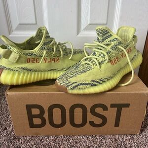 Yeezy 350 V2 semi frozen yellow